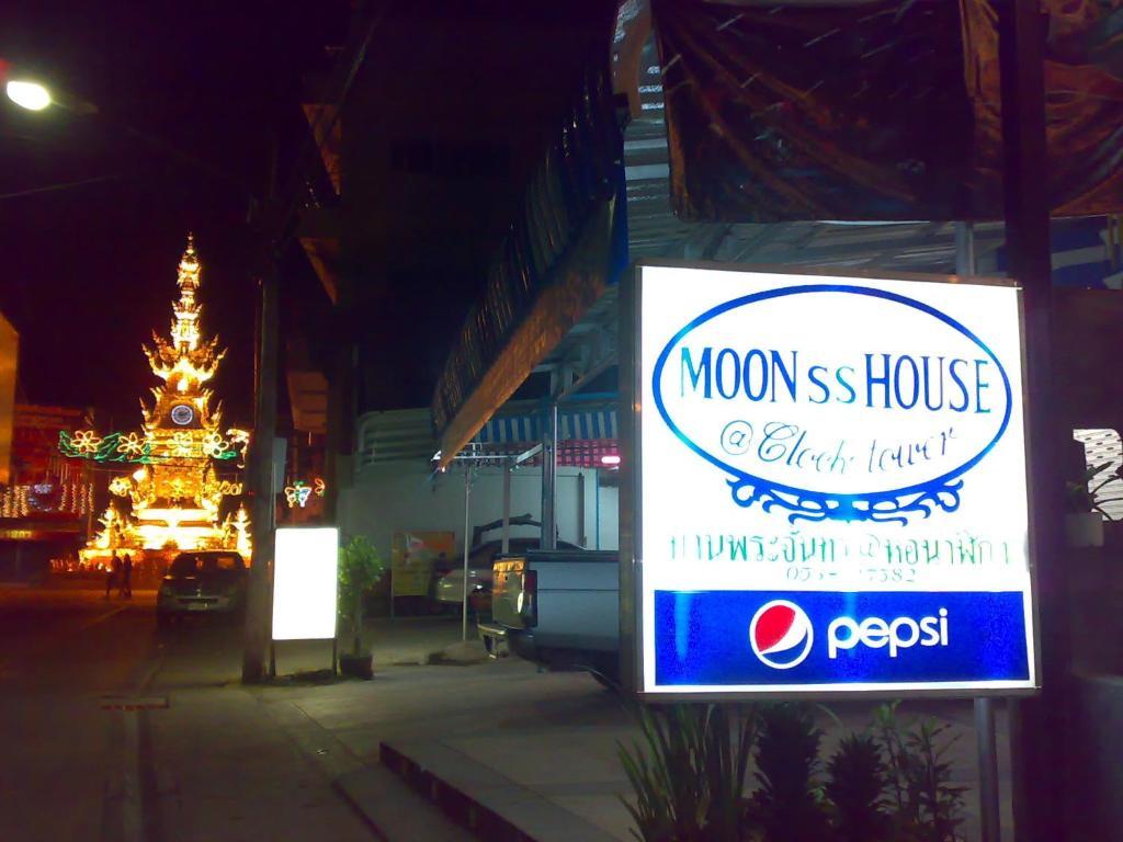 Moon House @ Clock Tower Vandrehjem Chiang Rai Eksteriør billede